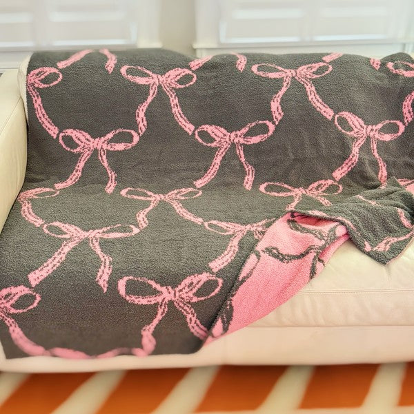 Stacey B's Bow Scalloped Coziest Blanket